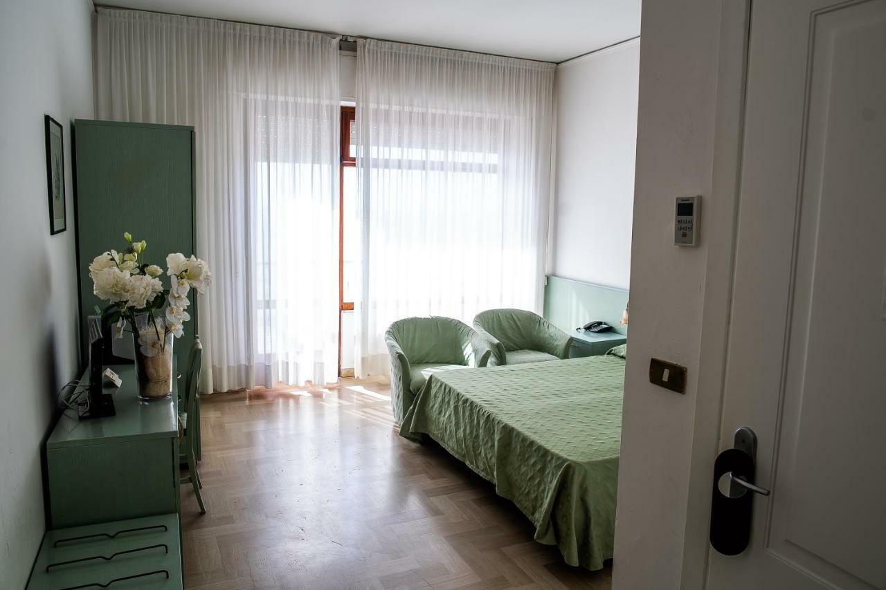 Hotel West End Alassio Exterior foto